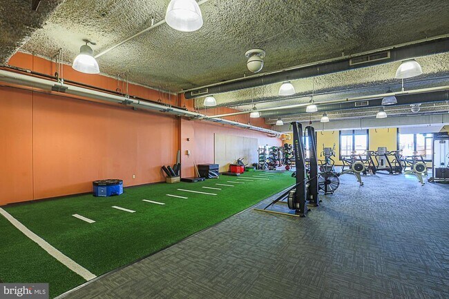 Building Photo - 675 S President St