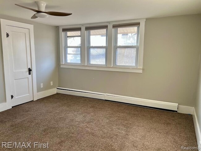 Building Photo - 118 Potter Ave