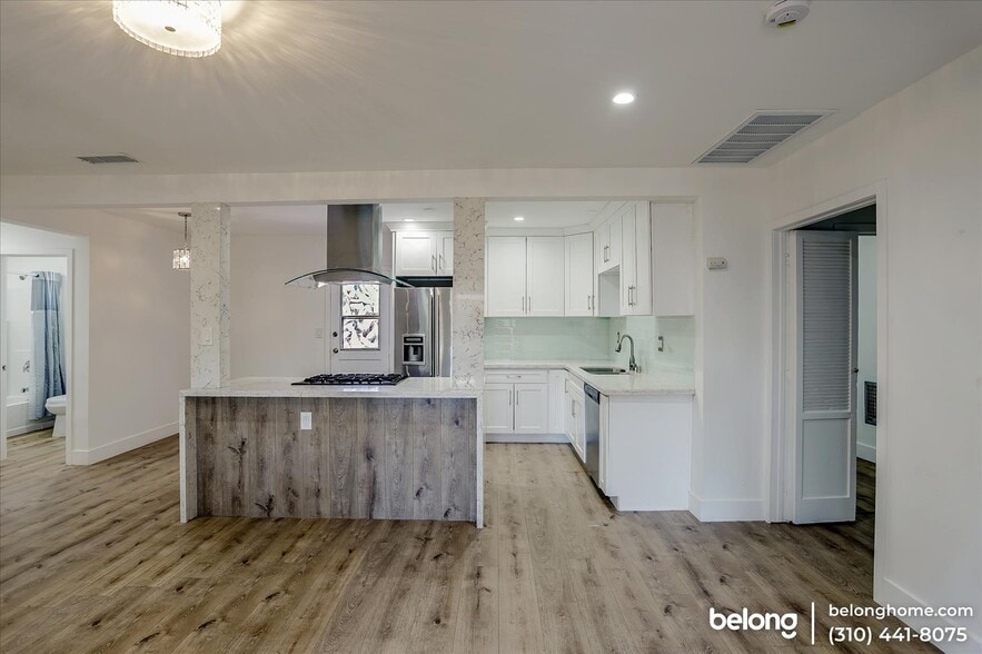 Building Photo - 8833 Paso Robles Ave