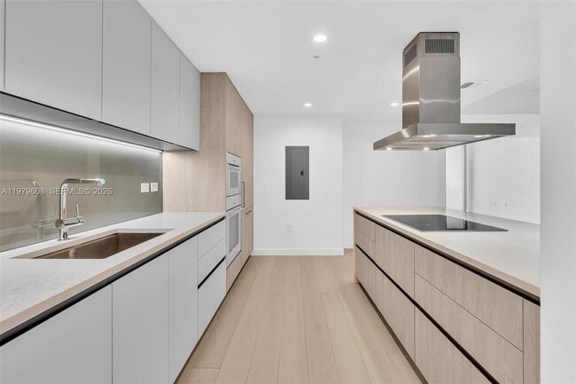 Building Photo - 9201 E Bay Harbor Dr