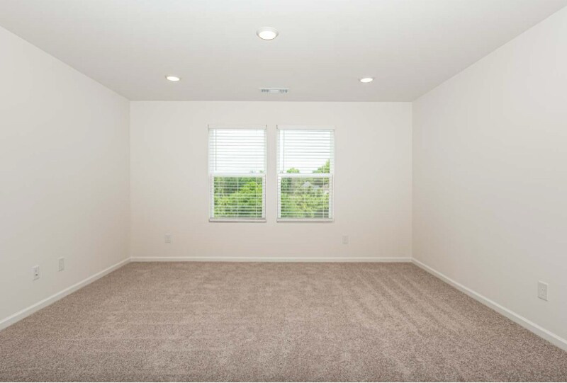 Building Photo - 2400 Summer Lee Dr