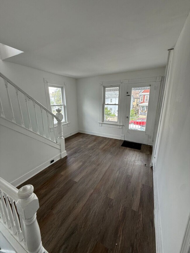 Building Photo - 1608 E Gibson St