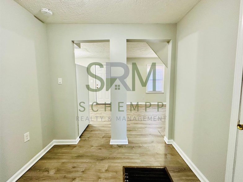 Building Photo - 913 Euclid Ave