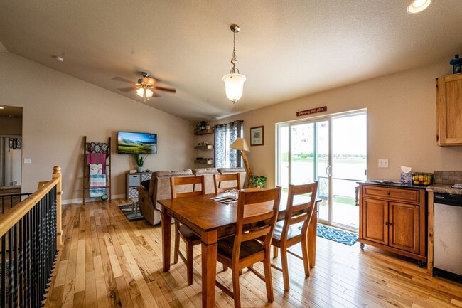 Building Photo - Beautiful 3 Bedroom, 2 Bathroom Ranch – Available Early April!