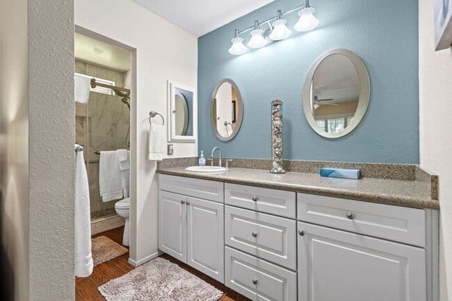 Building Photo - Sweeping Views! Rare and Peaceful 5-home e...