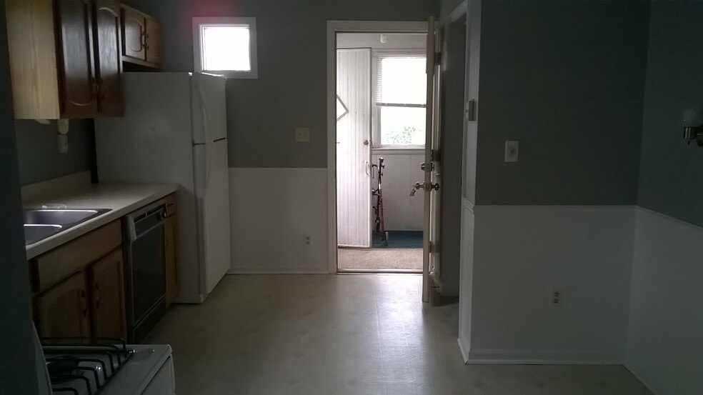 Building Photo - 930 Baraga St NE