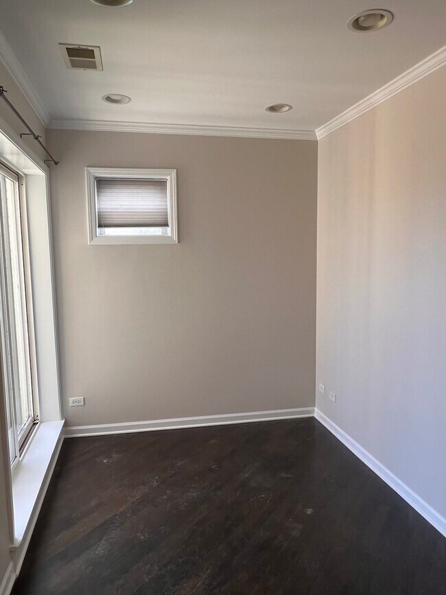 Building Photo - 2053 W Summerdale Ave