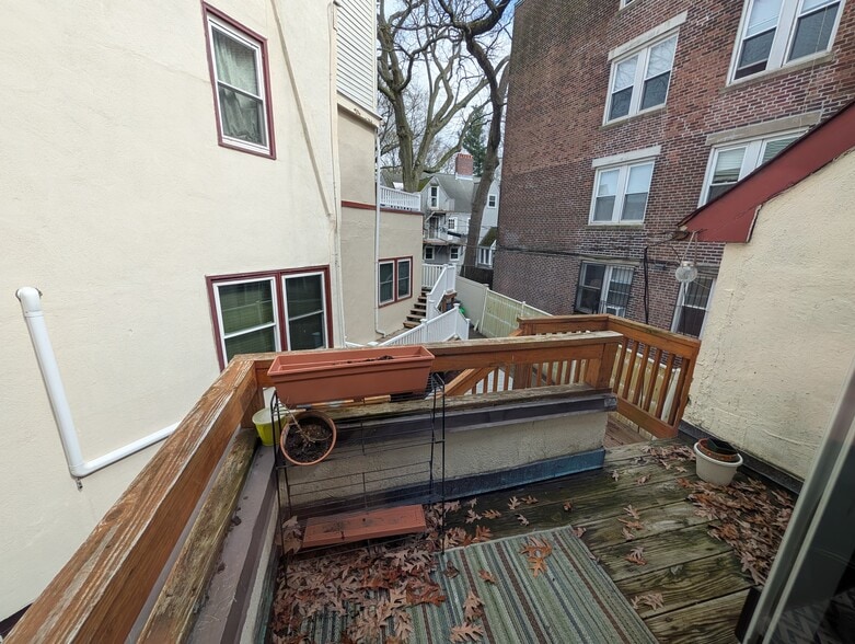 Building Photo - 131 Sutherland Rd