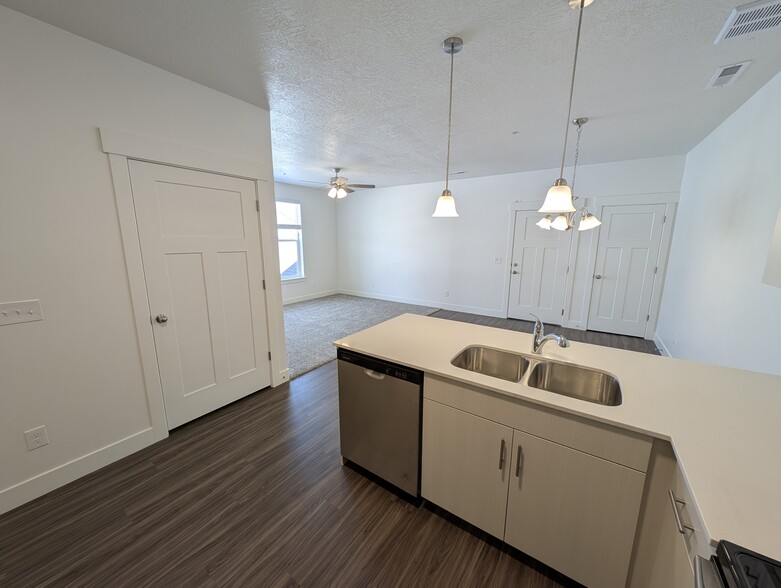 Building Photo - 3993 W Big Horn Dr