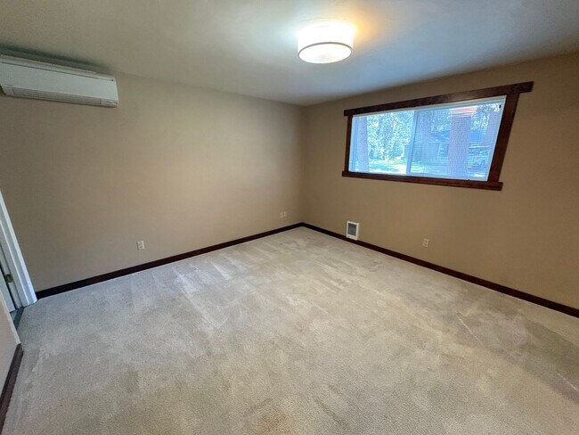 Building Photo - 20766 Canterbury Ct