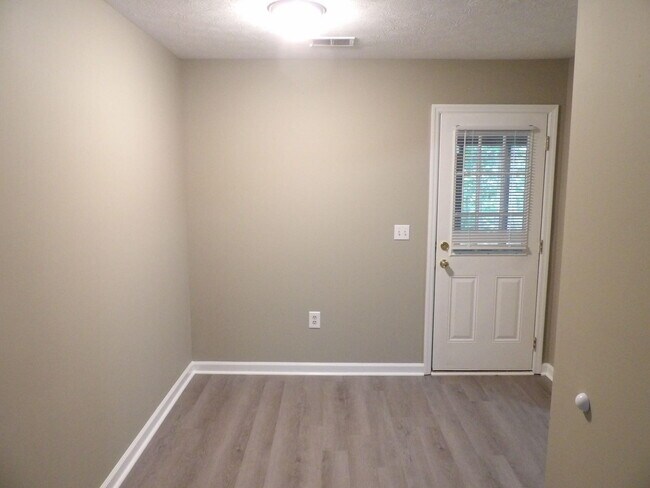 Building Photo - 244 Meadowview Dr
