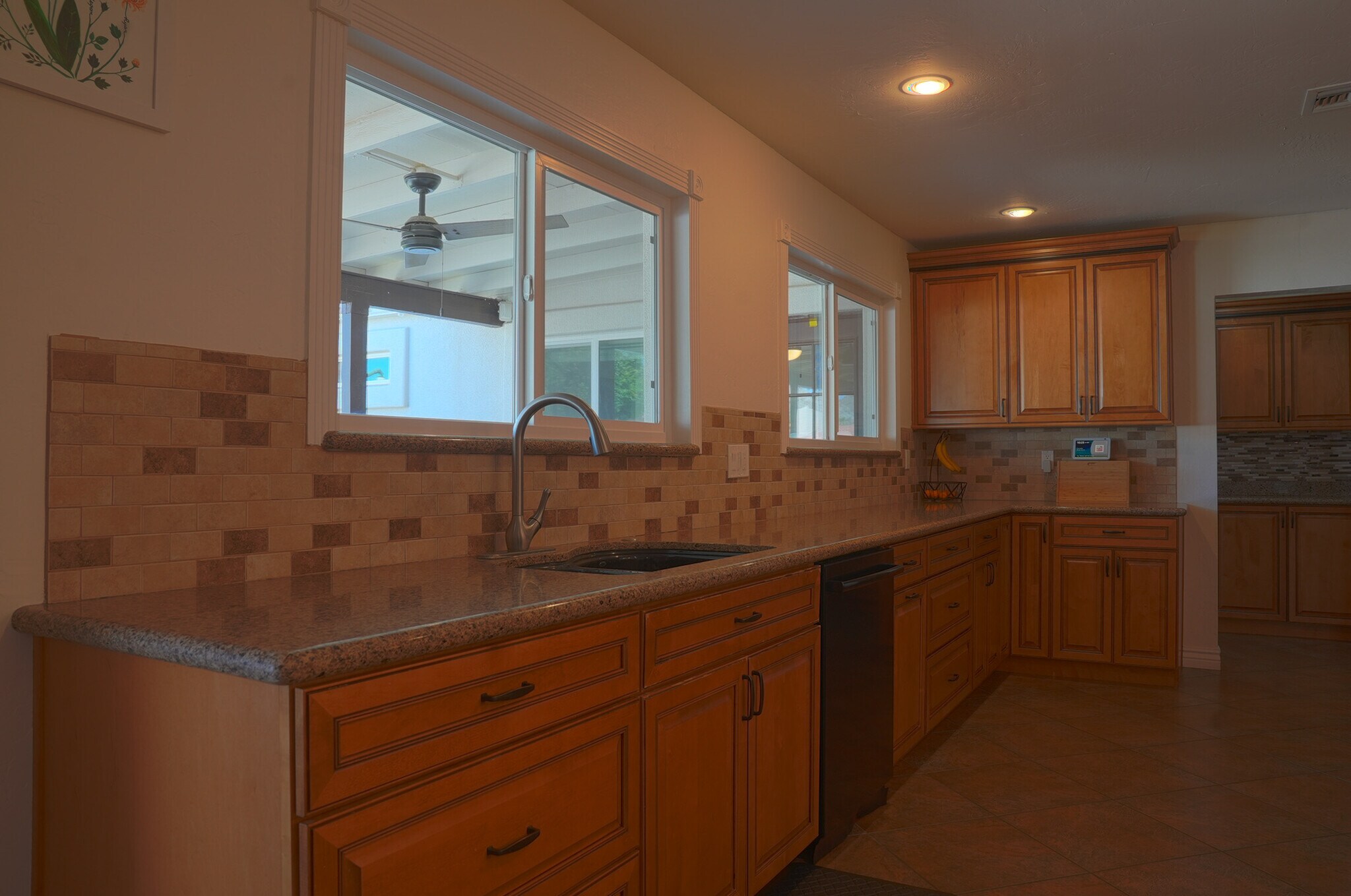 Building Photo - 2526 E Mercer Ln