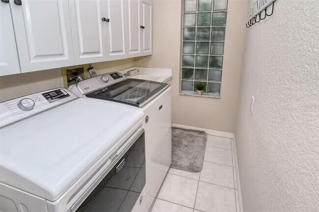 Building Photo - AVAILABLE JULY 1ST! Water & Golf Views in University Park Country Club with Pool and Spa!  3bed |...