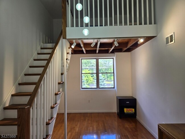 Building Photo - 355 Warwick Turnpike