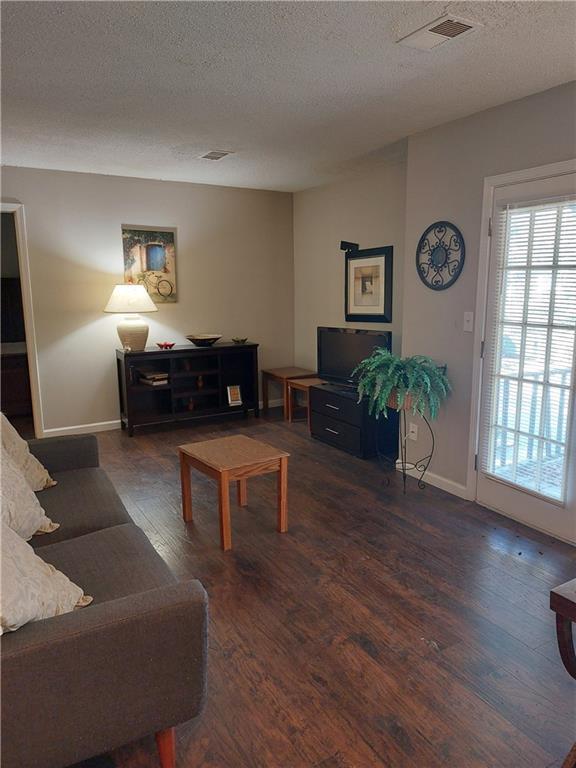 Building Photo - 3595 Woodbriar Cir
