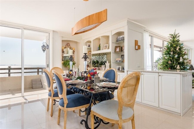 Building Photo - 5700 Mariner St