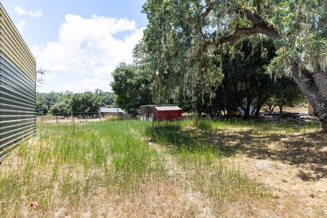 Building Photo - Beautiful 3B/3B Westside Atascadero