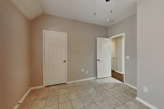 Building Photo - 18 Vista Mill Pl