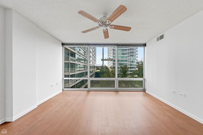 Building Photo - 9725 Woods Dr