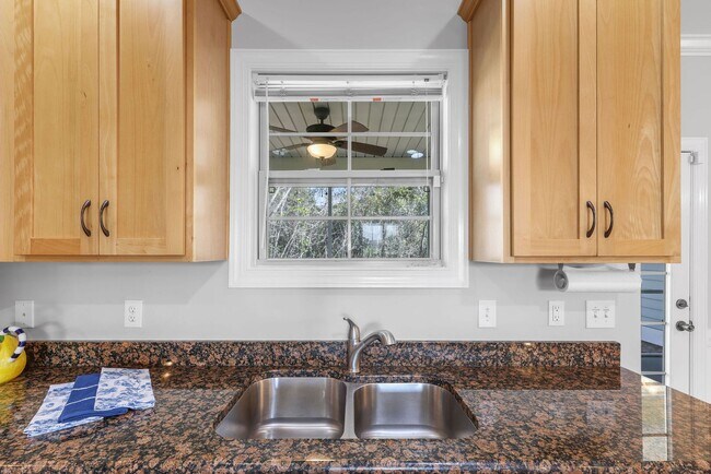 Building Photo - ~ COMPASS POINTE ~