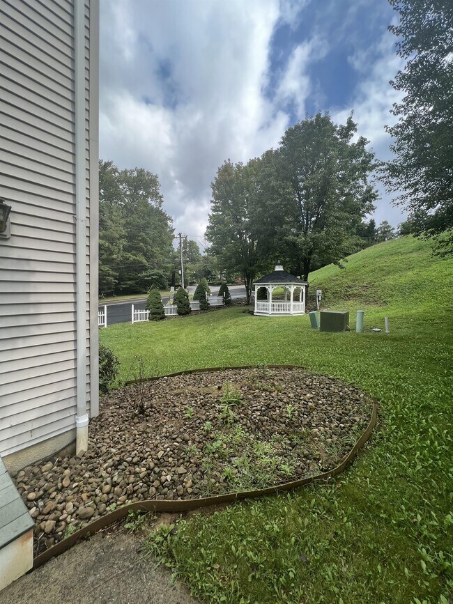 Building Photo - 838 Canyon Rd