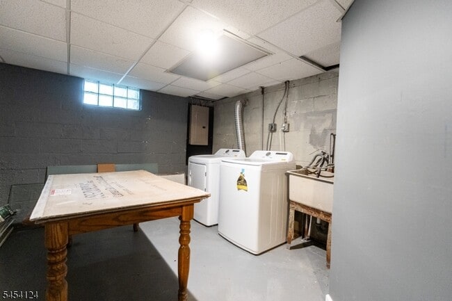 Building Photo - 640 Warfield Rd