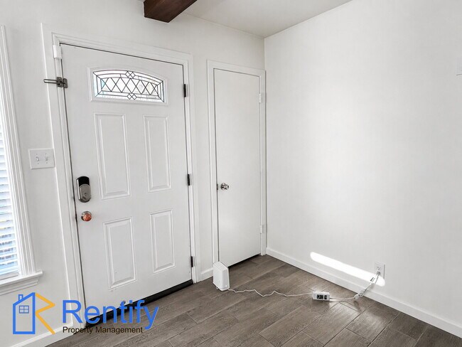 Building Photo - Charming 3bed/2bath Rustic Mid-Century Home