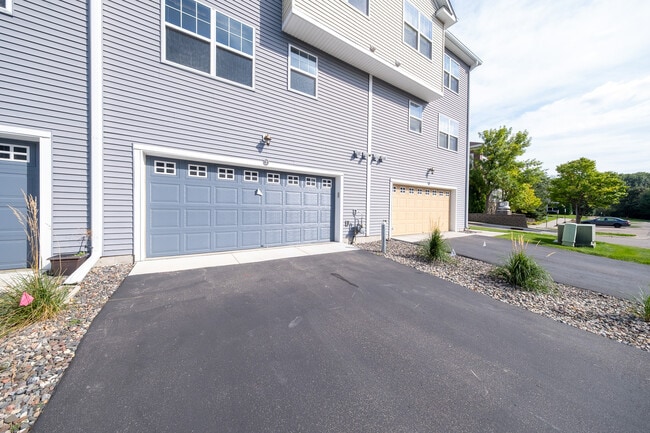 Building Photo - 9690 Independence Cir