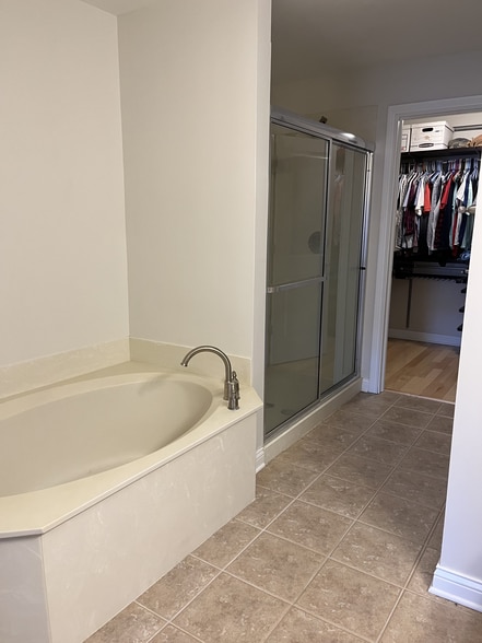 Building Photo - 350 N Meridian St