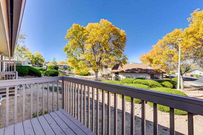 Building Photo - Condo in Montana Villas!