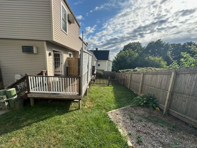 Building Photo - 26 Couch St