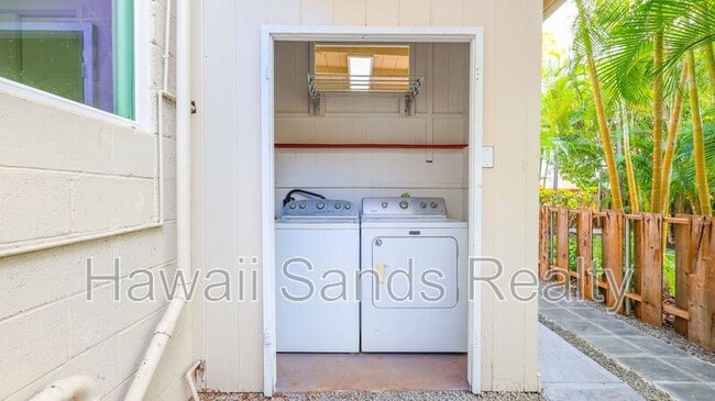 Building Photo - 3383 Alohea Ave