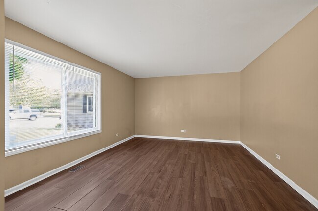 Building Photo - 1371 Andover Dr