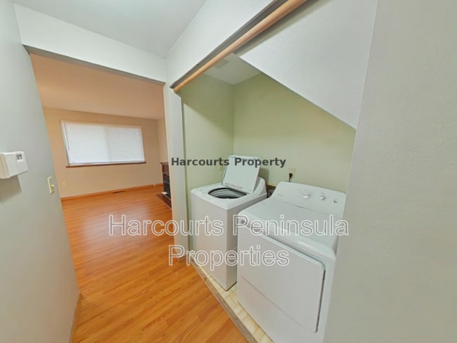 Building Photo - 3807 Maple Ave