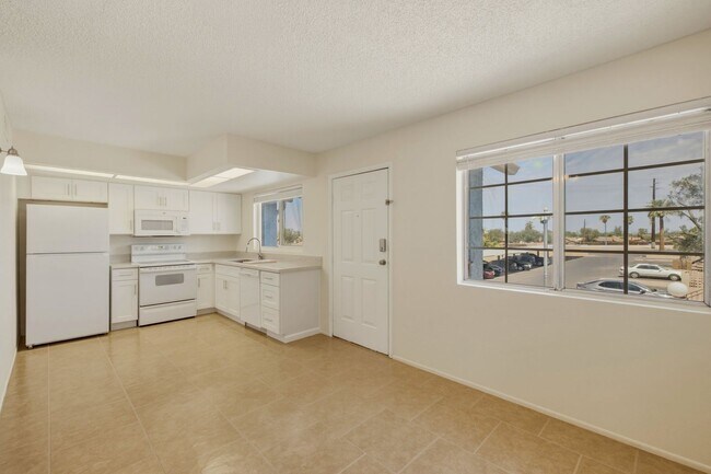 Building Photo - 45 N Phyllis-208