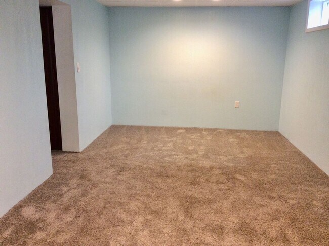 Building Photo - Cozy Single Family Home for Rent in Dickinson