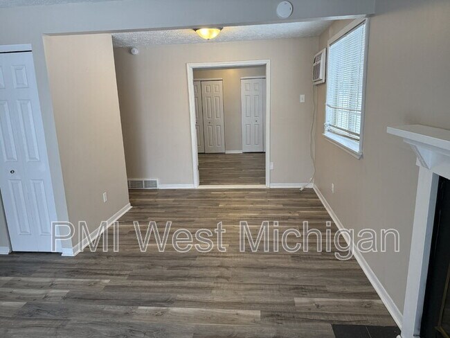 Building Photo - 5852 Shaw St