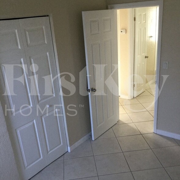 Building Photo - 900 W Bloxham St