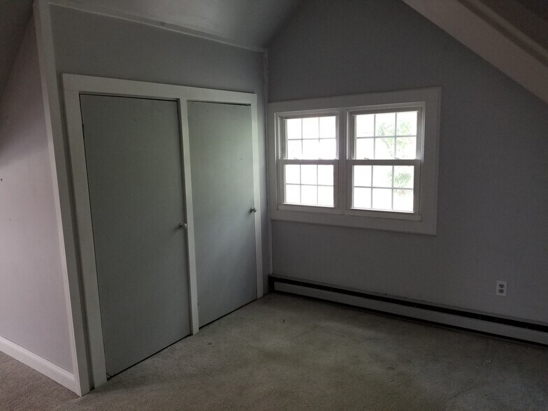 Upstairs Bedroom #4 with dual closets - 3285 N Cramer St
