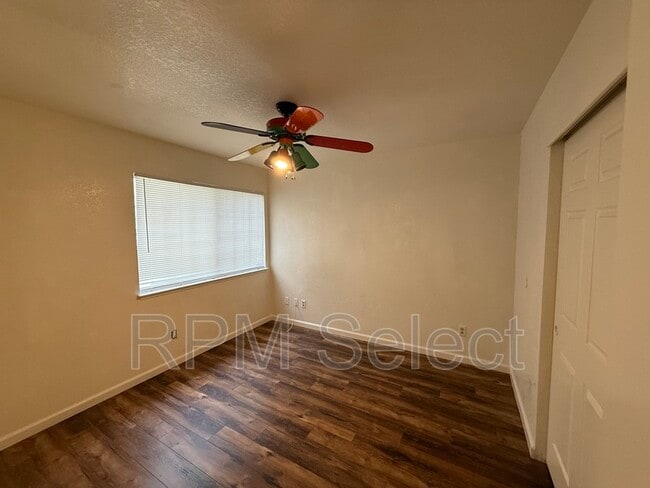 Building Photo - 8012 Parkgate Way