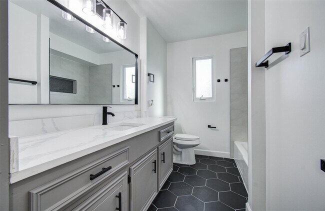 Building Photo - 1888 Saxony Ln