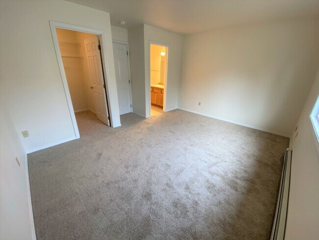 Building Photo - 2 Bed 1.5 Bath Condo! W/S/G/Lawn Care Included!