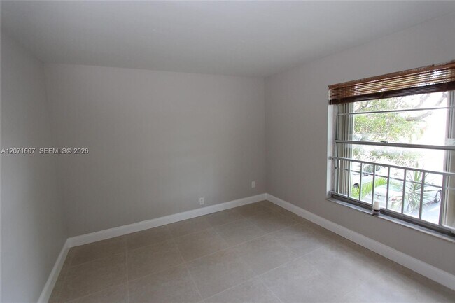 Building Photo - 8005 Lake Dr