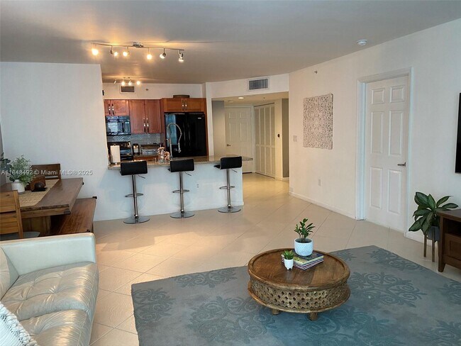 Building Photo - 1155 Brickell Bay Dr