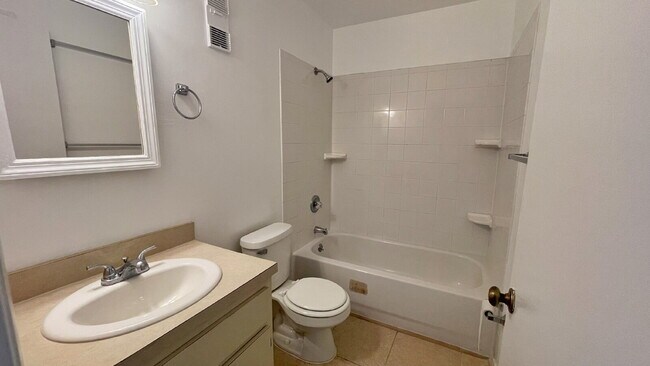 Building Photo - Island Condo Living!