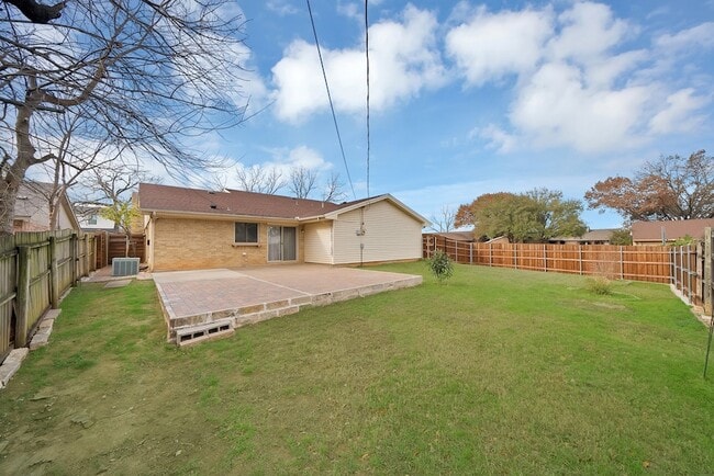 Building Photo - 1611 Celeste Ct