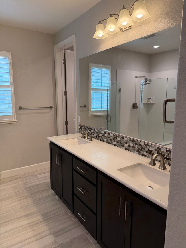 Building Photo - Beautiful Upgraded 4 Bed 3 Bath home in San Ramon Gale Ranch