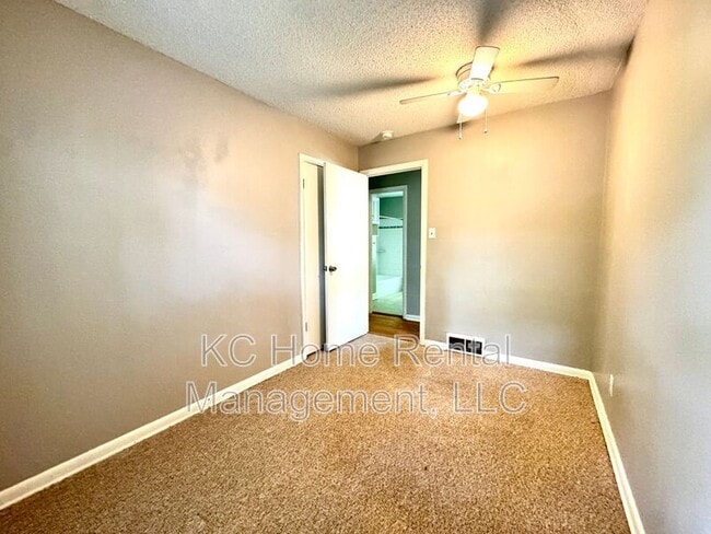 Building Photo - 5431 Outlook St