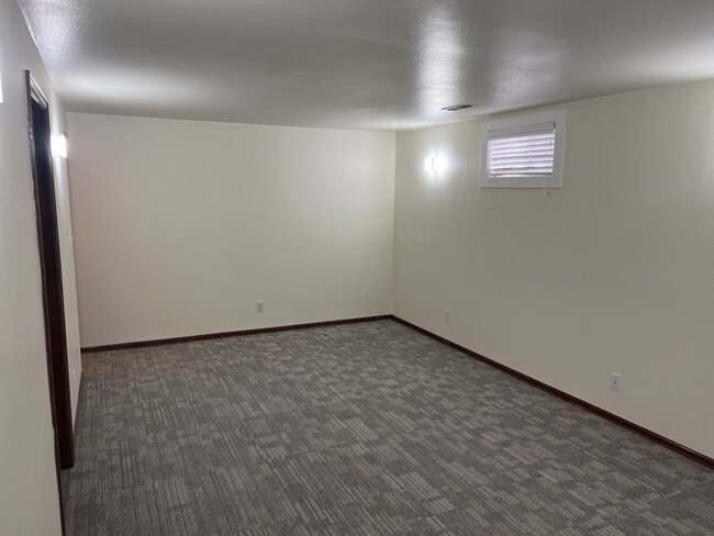 Building Photo - Spacious and Charming Lakewood Home with HUGE yard!