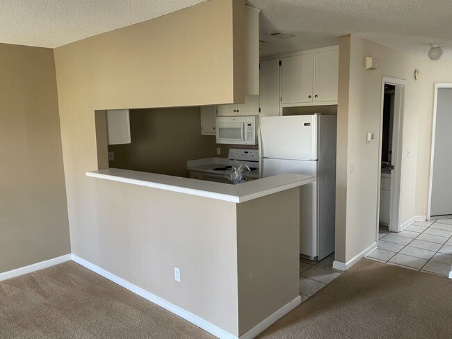 Building Photo - Briarwood West!!!   FULL PAINT!!!   FIREPLACE!!